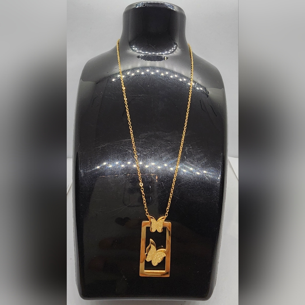 Elegant Gold Butterfly Pendant Necklace